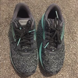 Brand new Launch 4 Brooks running shoes!